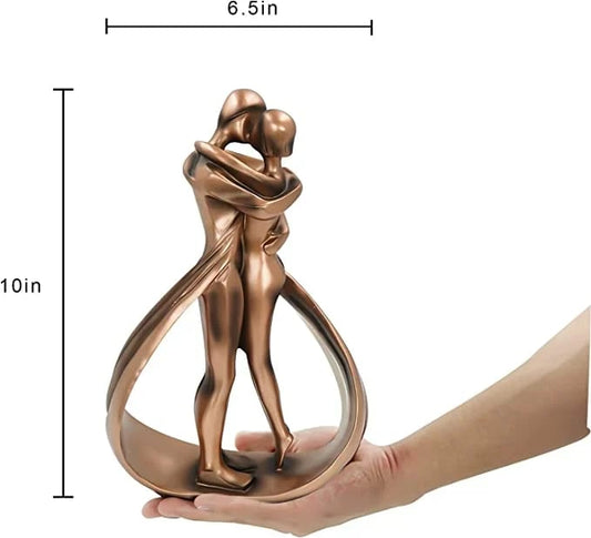 🔥Valentine's Day 🔥Romantic lovers embrace statue