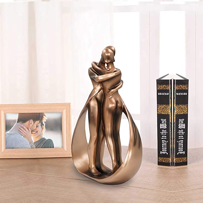 🔥Valentine's Day 🔥Romantic lovers embrace statue